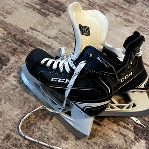 🏒 CCM Boys Hockey Skates – Size 1